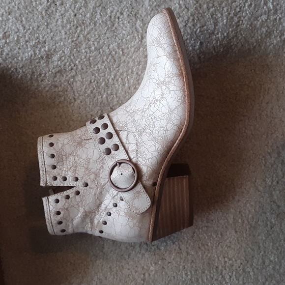 Soft ankle boots - Picture 3 of 7